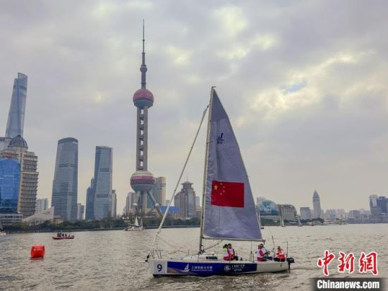 　　26日，2024上海帆船公开赛在黄浦江畔启幕。记者 郝凌宇 摄