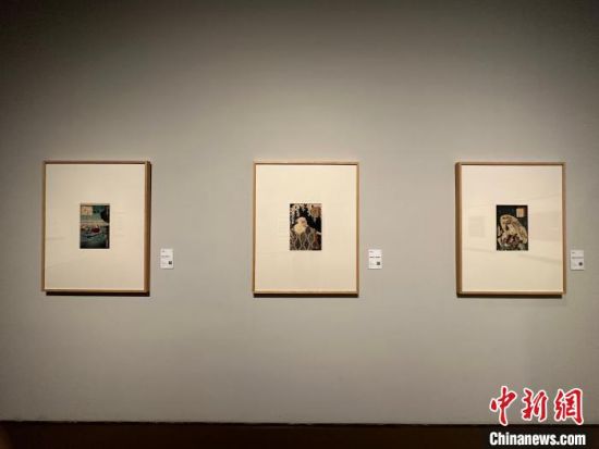 　　“版画·丝路——2024上海国际版画展”。　中新网记者 王笈 摄